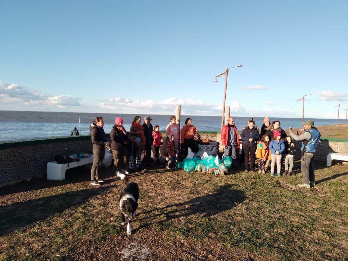 Bahía San Blas y Los Pocitos: curso de Compost Comunitario y limpieza de costas