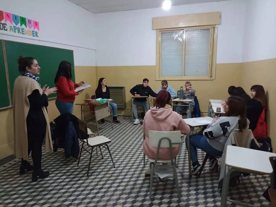 Stroeder: se realizó una charla sobre adicciones y sustancias psicoactivas en la Escuela Secundaria N°7