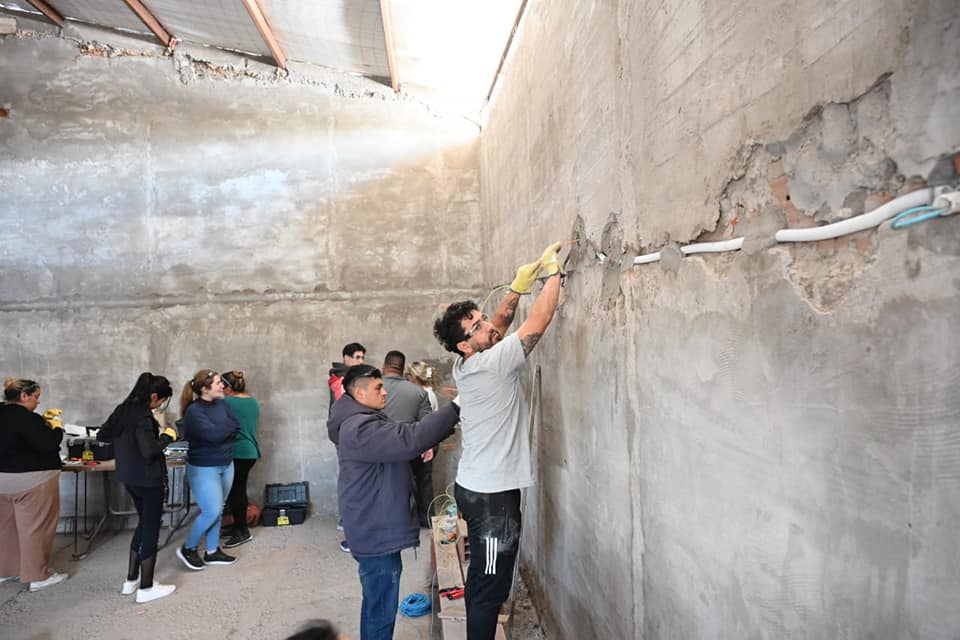 Finalizó el curso de electricidad domiciliaria que dictó EDES en conjunto con la Municipalidad