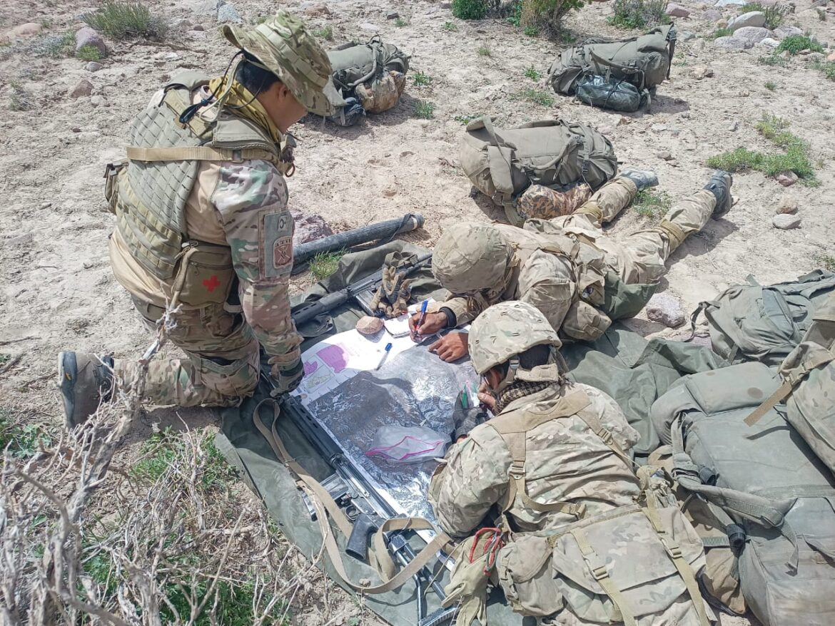 Con el apoyo de la Compañía de Cazadores de Montaña 8, se realizó la Etapa de Alta Montaña del Curso de Cazadores de Montaña.