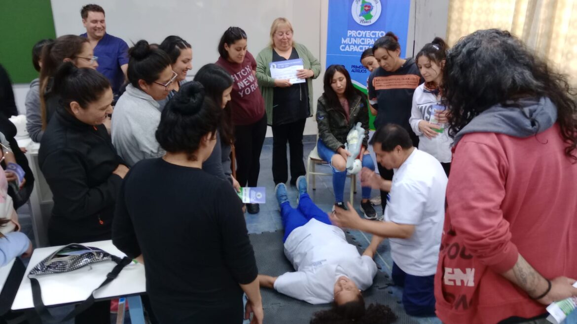 Alumnos de Enfermería realizaron el curso de RCP y maniobra de Heimlich