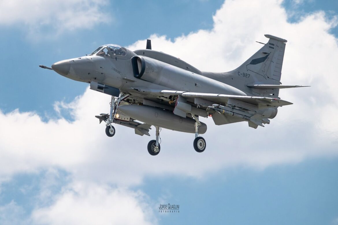 McDonnell Douglas A-4AR Fightinghawk