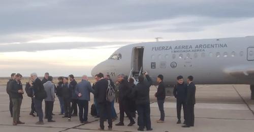 Inspección a la estación espacial china: La Fuerza Aérea aterrizó un Fokker 28 en la zona