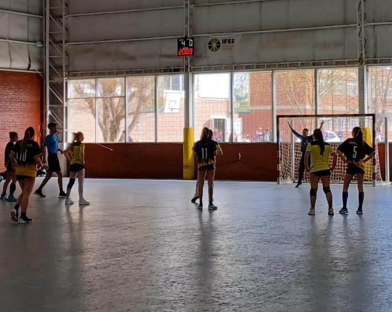 LOS EQUIPOS DE LA ESCUELA MUNICIPAL DE HANDBALL SALIERON CAMPEON Y SUBCAMPEON EN EL NACIONAL