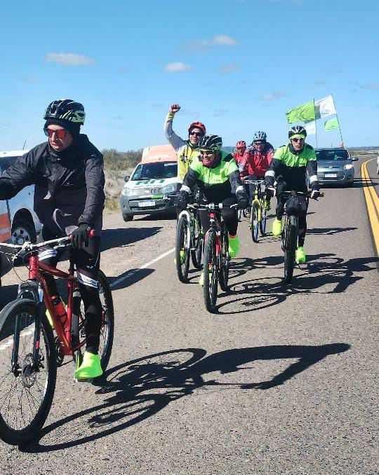 PEREGRINACIÓN A CEFERINO NAMUNCURÁ: CICLISTAS DE PATAGONES EMPRENDIERON UN RECORRIDO DE FE Y DEPORTE