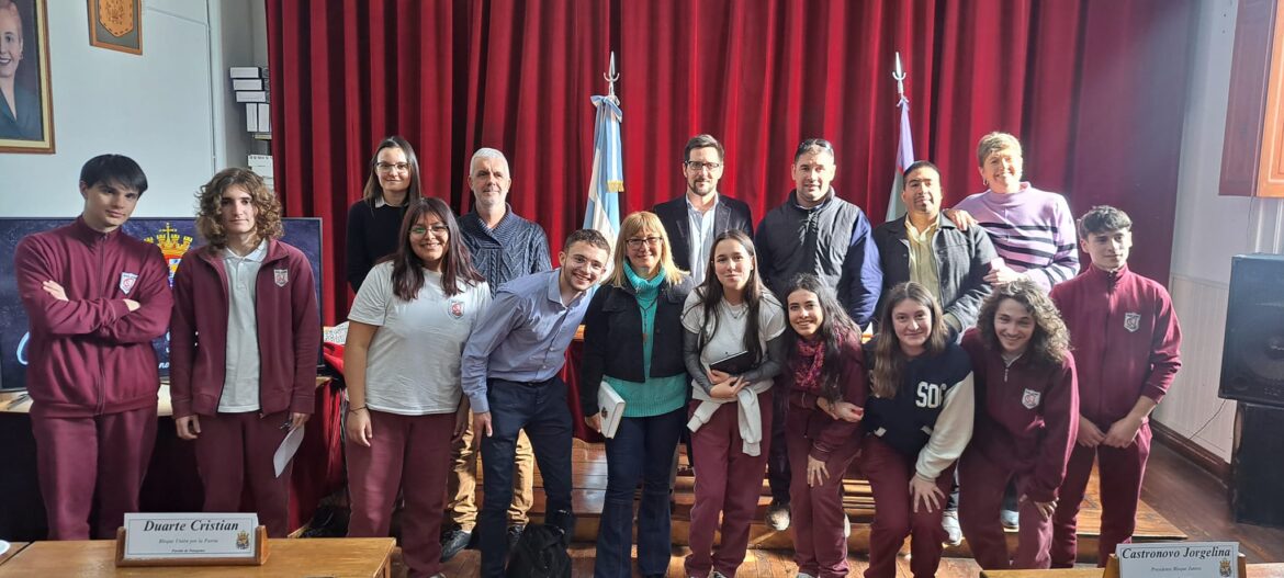 JÓVENES DE PATAGONES DEBATEN Y PROPONEN SOLUCIONES EN EL PARLAMENTO JUVENIL