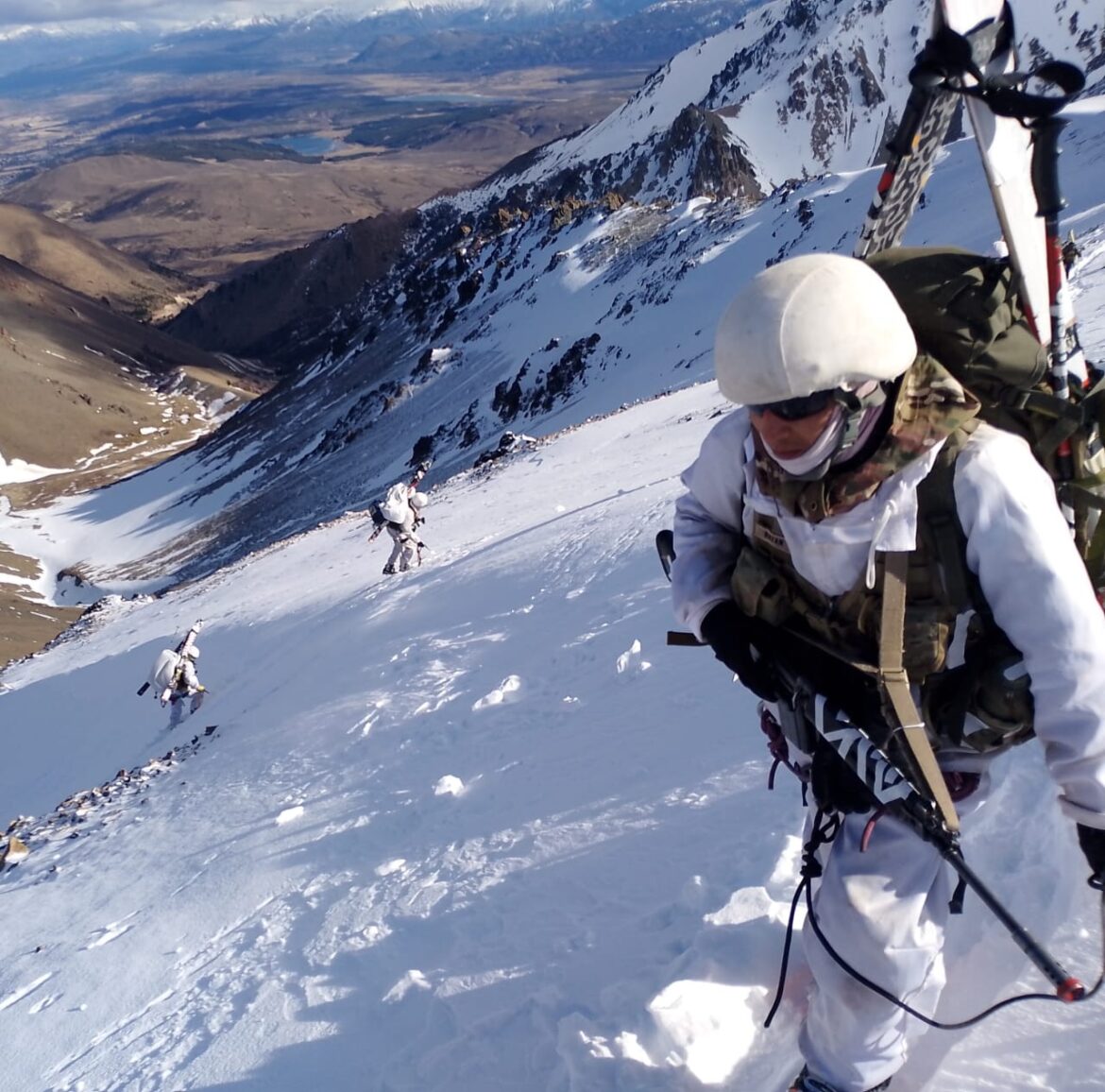 Provincia del Chubut – Instrucción en el terreno del Curso Avanzado de Montaña Invernal