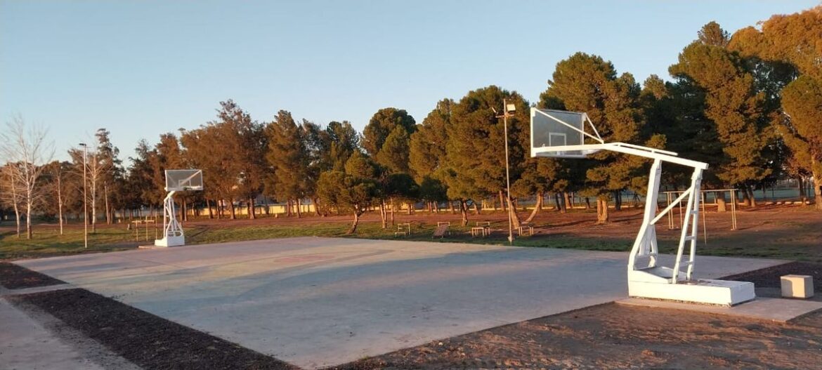 OBRAS DE PINTURA EN EL PARQUE FERREIRA Y PEDIDO A LA COMUNIDAD