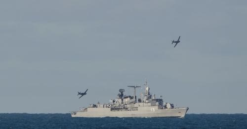 Buques de la Armada Argentina y la Marina de Brasil realizaron ejercicios de defensa aérea durante el Fraterno XXXVII