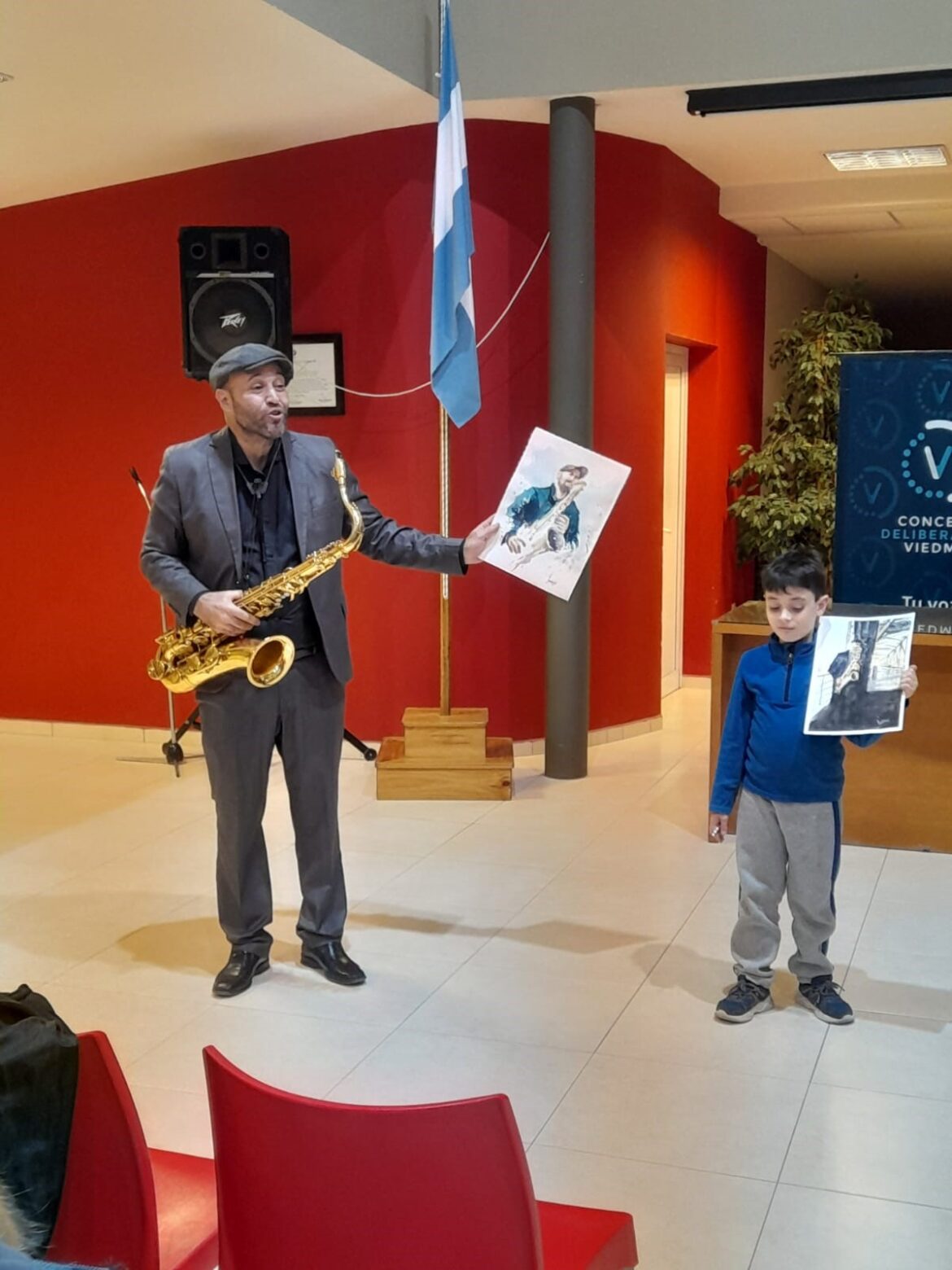 Javier Bianculli y su Saxo en el Deliberante