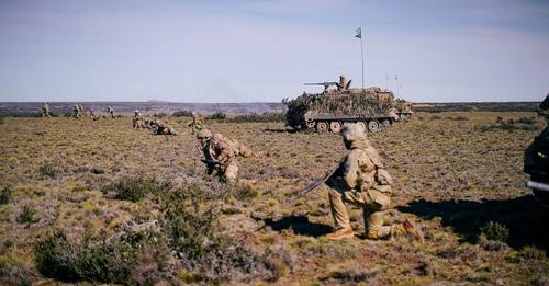 Además de brindar apoyo contra incendios, unidades del Ejército continúan sus actividades de ejercitación en la Patagonia