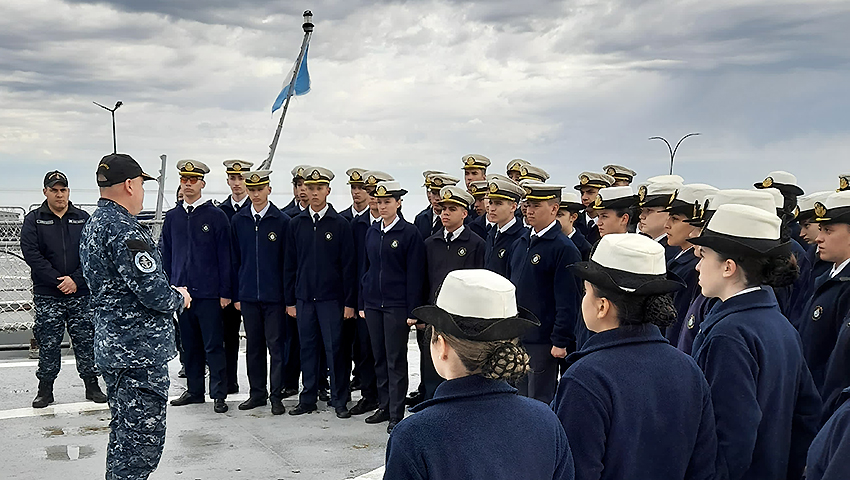 Cadetes del Liceo Naval Militar “Almirante Storni” visitan destinos de la Armada Argentina