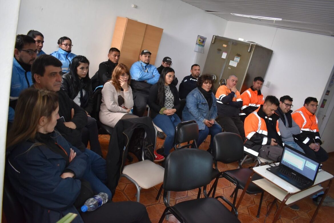 TRABAJADORES MUNICIPALES SE CAPACITARON EN PREVENCIÓN DE DAÑOS PARA EVITAR RUPTURAS DE CAÑERÍAS DE GAS