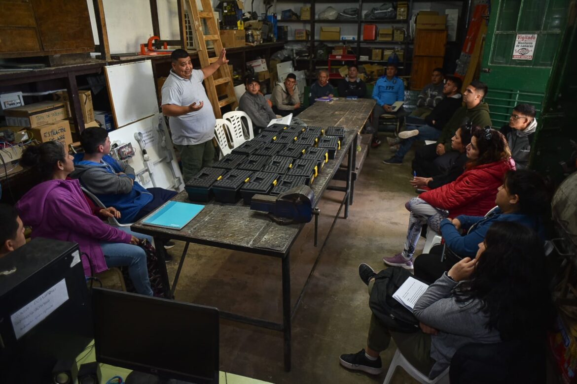 COMENZÓ EL CURSO DE ELECTRICIDAD DOMICILIARIA EN CARMEN DE PATAGONES