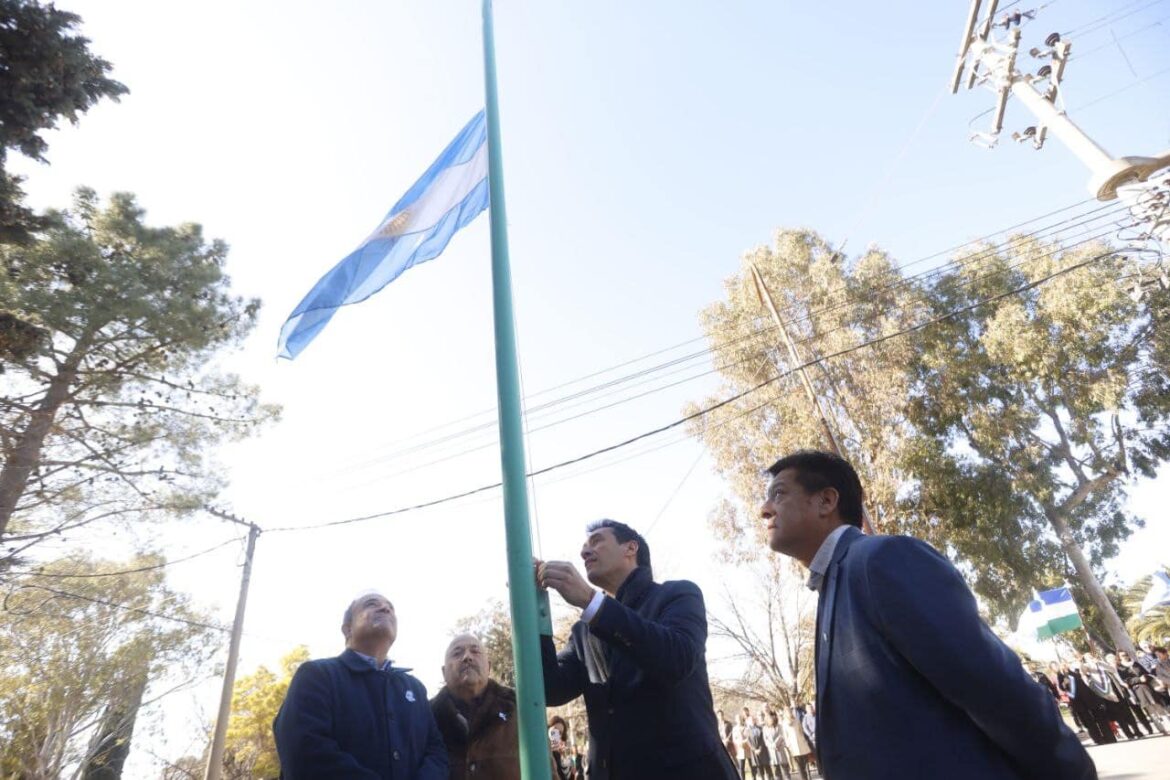 Con un emotivo acto reconocimos a maestras y maestros de #viedma en su día