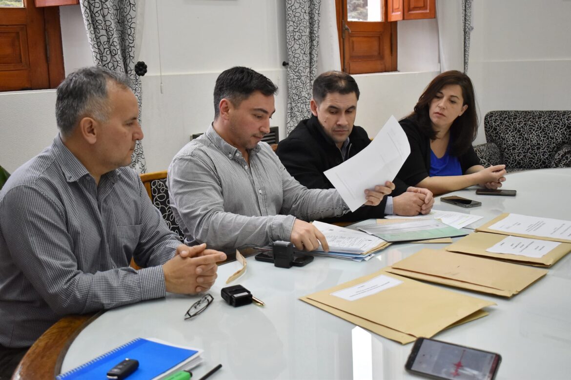 CINCO OFERENTES PARA LA OBRA DE CUBIERTA DE TECHOS DE LA ESCUELA PRIMARIA N°11