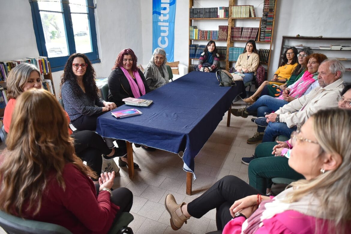 RONDA POÉTICA: LA BIBLIOTECA POPULAR RECIBIÓ A LA ESCRITORA NATALIA BERICAT