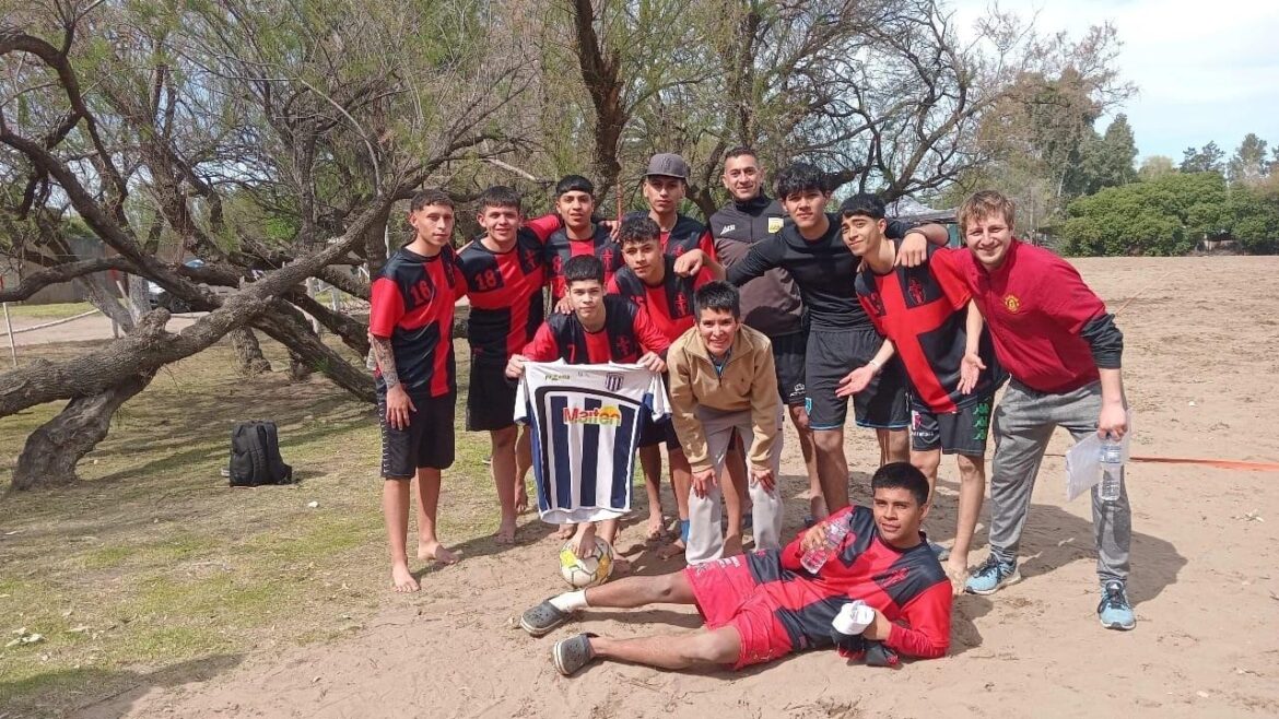 UN EQUIPO DE PATAGONES CLASIFICÓ A LA FINAL DE FÚTBOL PLAYA DE LOS JUEGOS BONAERENSES