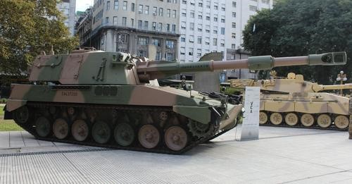 El Ejército Argentino avanza en el desarrollo de un nuevo sistema de puntería autónomo para sus VCA Palmaria de 155mm