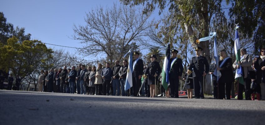 Homenaje a los maestros: Policía de Río Negro participó en acto de reconocimiento