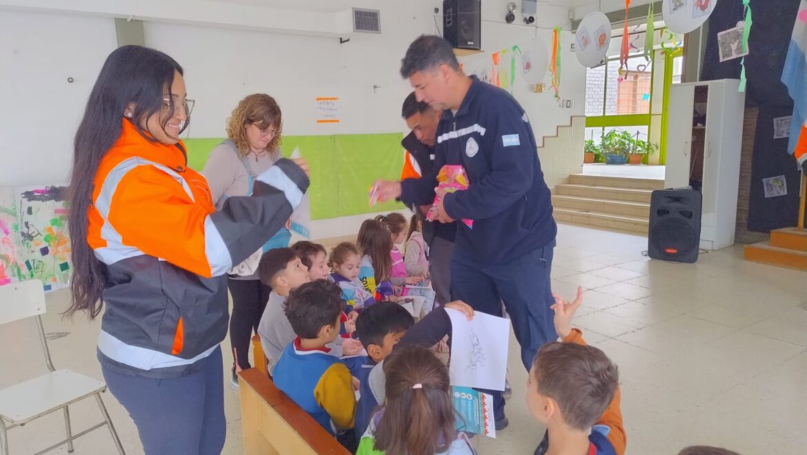 DEFENSA CIVIL CAPACITA A LOS NIÑOS EN PREVENCIÓN DE EMERGENCIAS