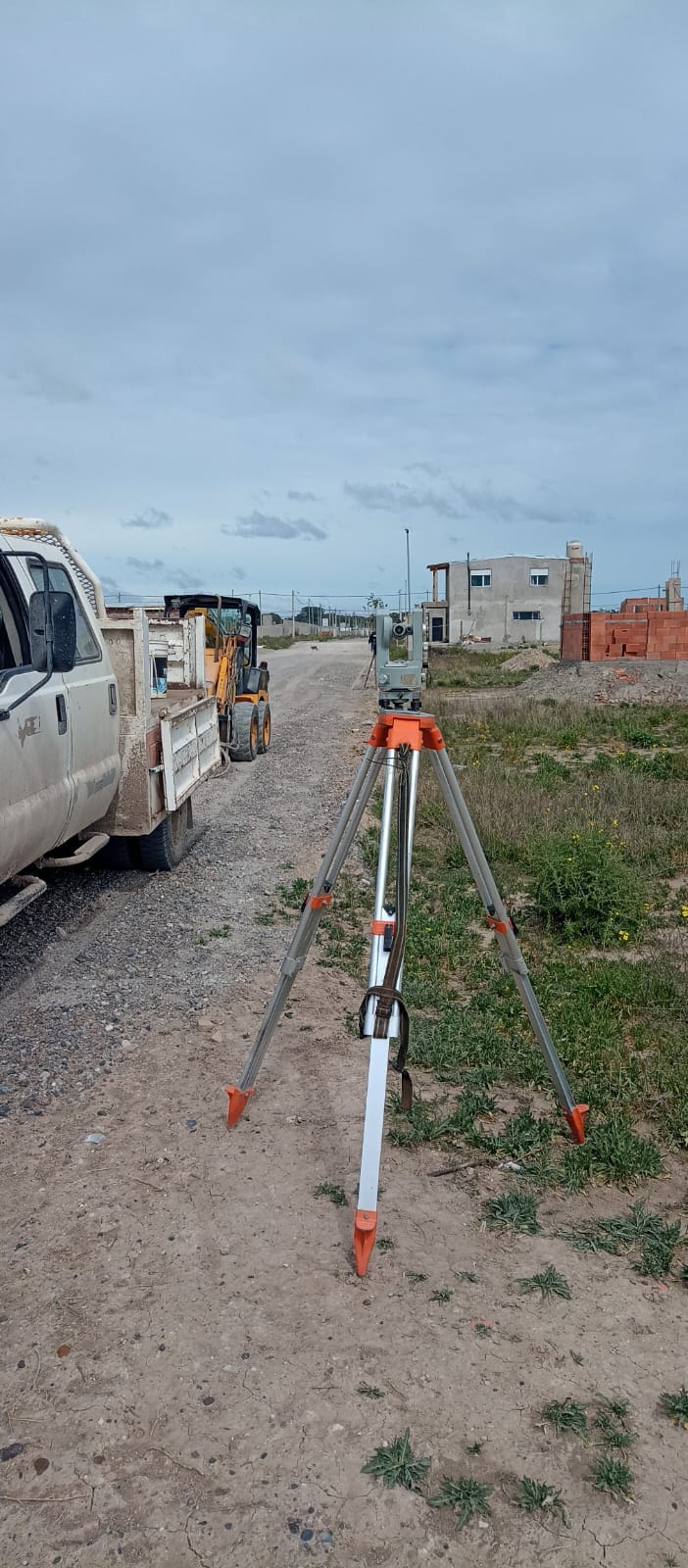 UN LOTE, UNA VIVIENDA: INICIO DE OBRA DE RED EN BAJA TENSIÓN