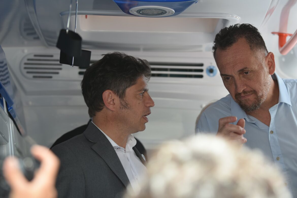 KICILLOF Y MARINO EN STROEDER: NUEVA AMBULANCIA Y UN OTOEMISOR PARA EL HOSPITAL URIZAR