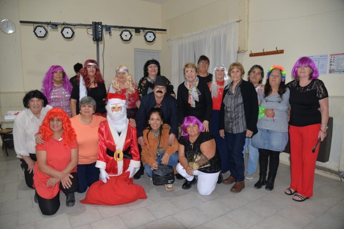 CENA, BAILE Y MUCHA DIVERSIÓN PARA LOS ABUELOS EN STROEDER