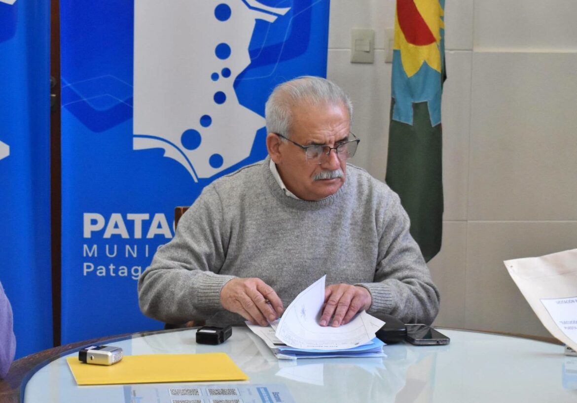 Apertura de sobres para la 2a etapa de refacción y puesta en valor de la Escuela 6 de Laguna Grande