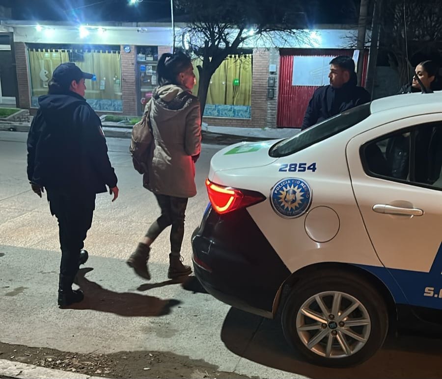 Eficaz operativo policial permitió localizar en San Antonio Oeste a una mujer buscada en Viedma