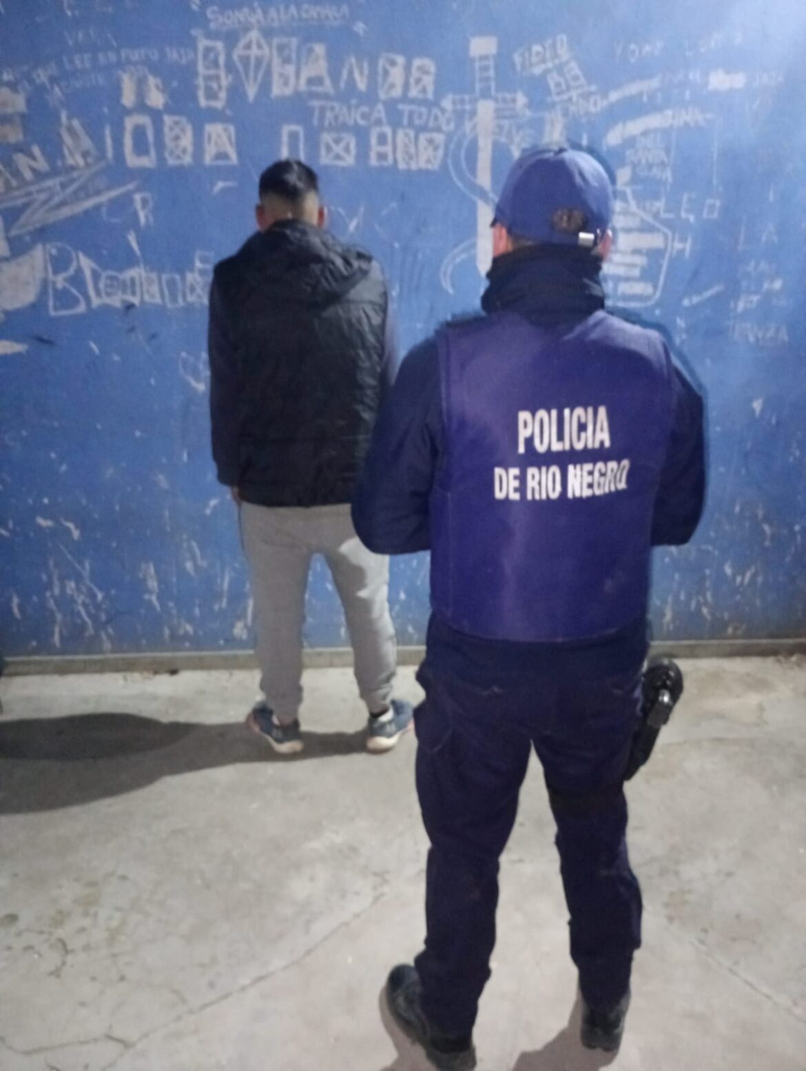 Aprehendieron a un hombre tras protagonizar incidentes frente a un supermercado