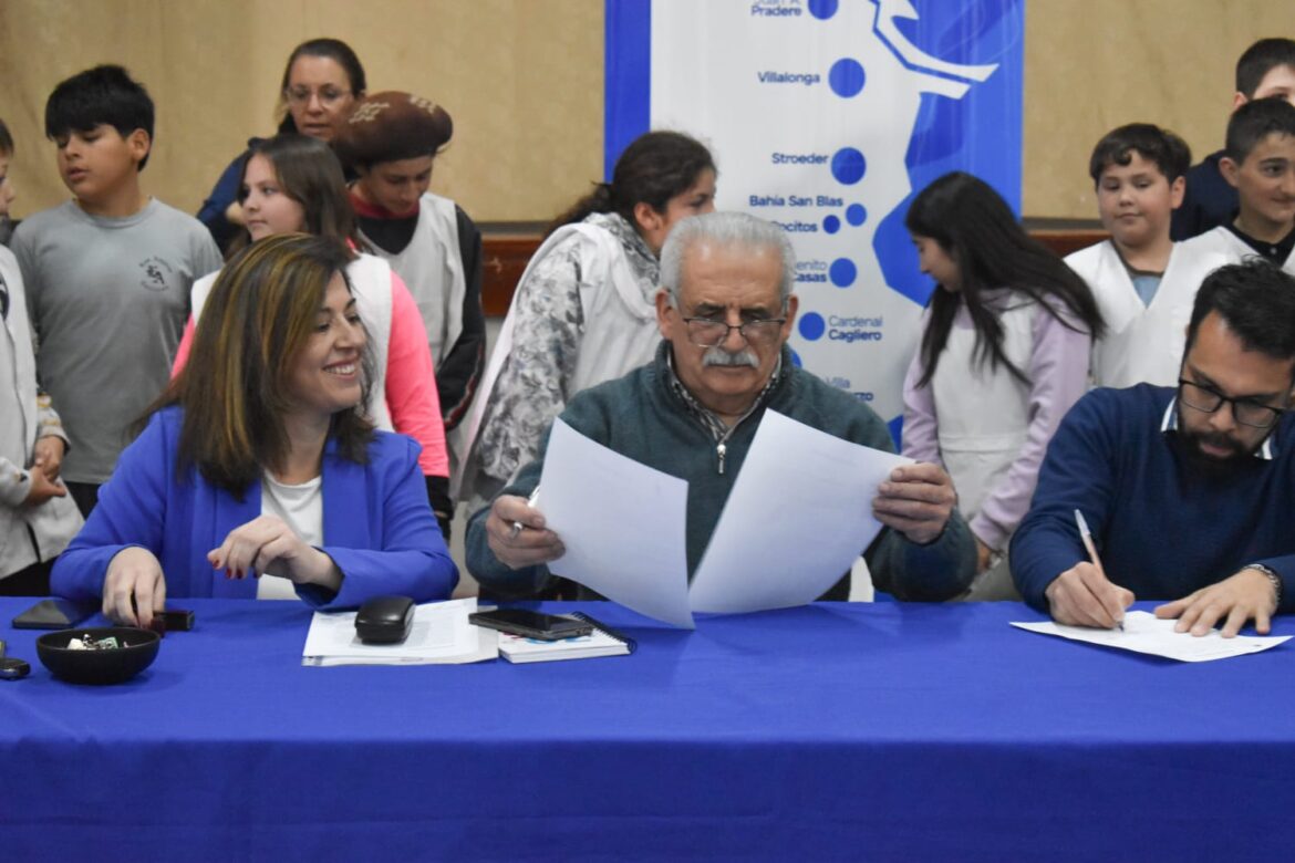Se realizó en Stroeder la apertura de sobres para la renovación integral del SUM de la Escuela Primaria N° 9